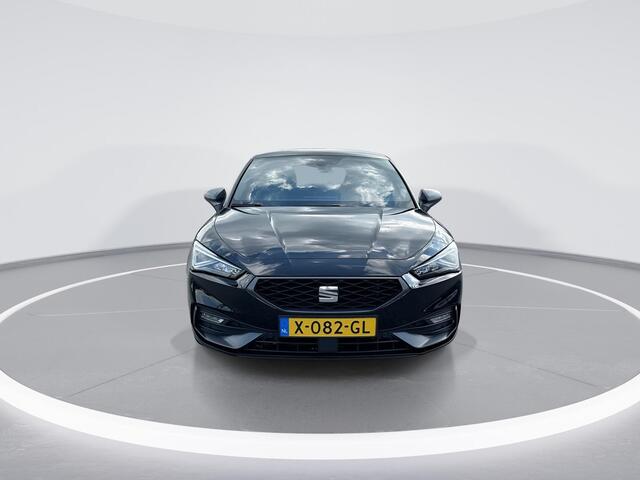 Seat LEON 1.0 TSI FR 110pk FR · Apple/Android Car Play · Camera · Elekt. inklapbare spiegels · Navigatie · Adaptive Cruise Control · Garantie t/m 10-11-2027 of 100.000km