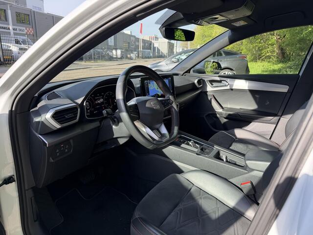 Seat LEON Sportstourer 1.5 eTSI FR Business Intense . NAVIGATIE . STOELVERWARMING . PARKEERSENSOREN VOOR & ACHTER .