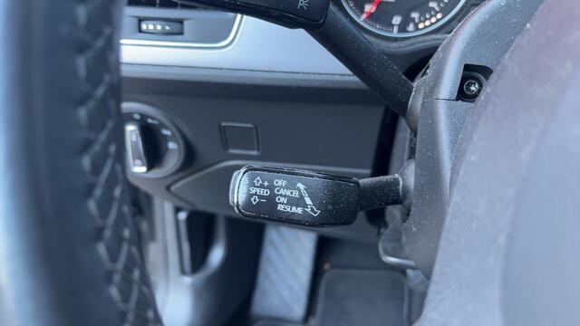 Seat LEON ST 1.0 EcoTSI Style Business Intense AUTOMAAT / FULL LED / KEYLESS / CARPLAY / NAVI / CLIMA / PDC / NL-AUTO