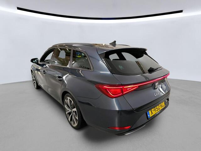 Seat LEON Sportstourer 1.5 eTSI 150pk FR Business Tech DSG Automaat Winter+ Tech pakket / Navigatie / Clima / Carplay / Parkeersensoren / 18"LM Velgen