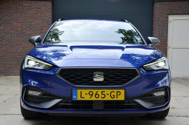 Seat LEON Sportstourer 1.5 eTSI FR Business Intense Automaat/Led/Pdc/Ecc/Virtual Cockpit/Cr-Control adaptief/Privacy-Glass/18-Inch Lmv/Trekhaak-Wegklapbaar/Apple Carplay/Android Auto