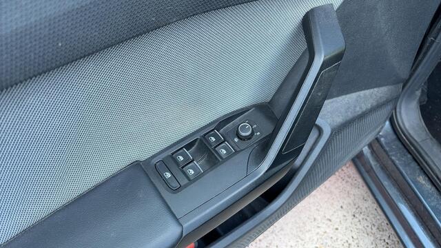 Seat LEON Sportstourer 1.0 TSI Style Launch Edition TREKHAAK / CAMERA / FULL LED / CARPLAY / CLIMA / PDC / ACC / DAB+ / NL-AUTO