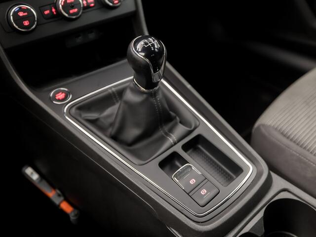 Seat LEON 1.0 EcoTSI Intense Sport (APPLE CARPLAY, NAVIGATIE, CLIMATE, GETINT GLAS, PARKEERSENSOREN, SPORTSTOELEN, KEYLESS, LM VELGEN, NIEUWSTAAT)