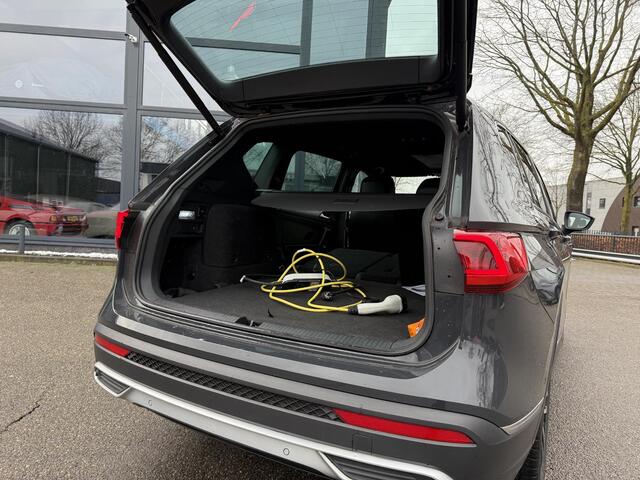 Seat Tarraco 1.4 TSI e-Hybrid PHEV Xperience Business Intense ELEK. ACHTERKLEP| DODE HOEK SENSOR| STOEL+ STUUR VERWARMING| 360 CAMERA | ACHTERBANK VERWARMD| CARPLAY| RIJKLAARPRIJS INCL. 12 MND BOVAG GARANTIE
