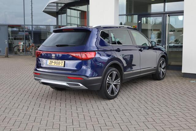 Seat Tarraco 1.5 TSI Xcellence 7p. 7 zits panoramadak wegklapbare trekhaak 20" LMV camera chrome dakrailing multifunctioneel lederen stuurwiel stoelverwarming keyless go & entry privacy glas spiegels elektrich inklapbaar virtual cockpit navigatie ACC adaptieve cruise