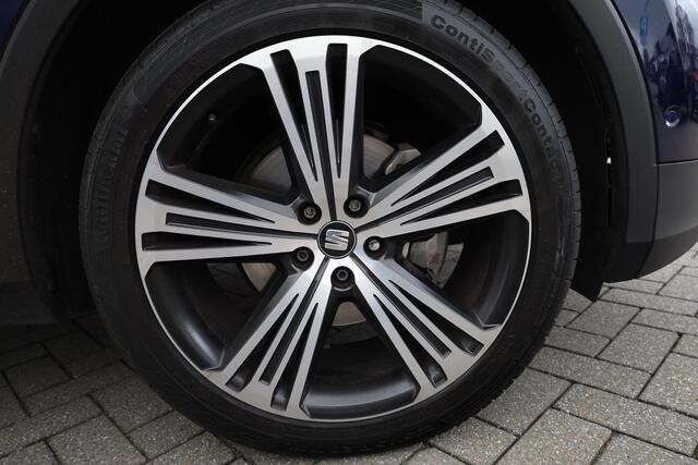 Seat Tarraco 1.5 TSI Xcellence 7p. 7 zits panoramadak wegklapbare trekhaak 20" LMV camera chrome dakrailing multifunctioneel lederen stuurwiel stoelverwarming keyless go & entry privacy glas spiegels elektrich inklapbaar virtual cockpit navigatie ACC adaptieve cruise