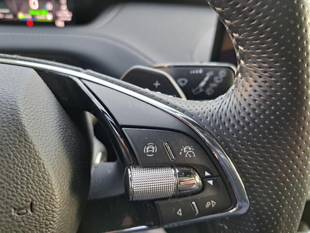 Skoda Enyaq iV 60 Sportline 180 Pk SOH 94 % Trekhaak, Navigatie, Alcantara + leder