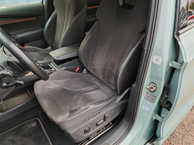 Skoda Enyaq iV 60 Sportline 180 Pk SOH 94 % Trekhaak, Navigatie, Alcantara + leder