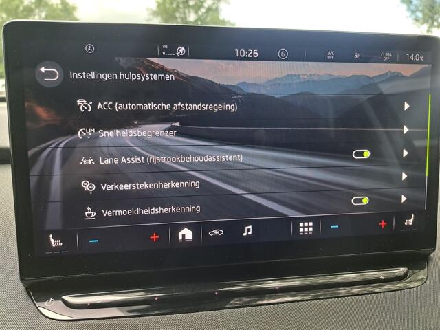 Skoda Enyaq iV 60 180 Pk Black Edition Stoelverwarming Private glass Ecc SOH 94,8 %