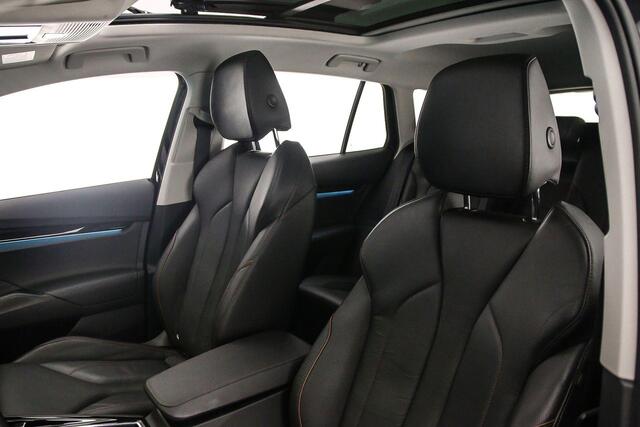 Skoda Enyaq iV 80 204pk Automaat Warmtepomp, Panoramadak, LED matrix koplampen, Adaptive cruise control, Achteruitrijcamera, Navigatie, 360 camera, Parkeersensoren