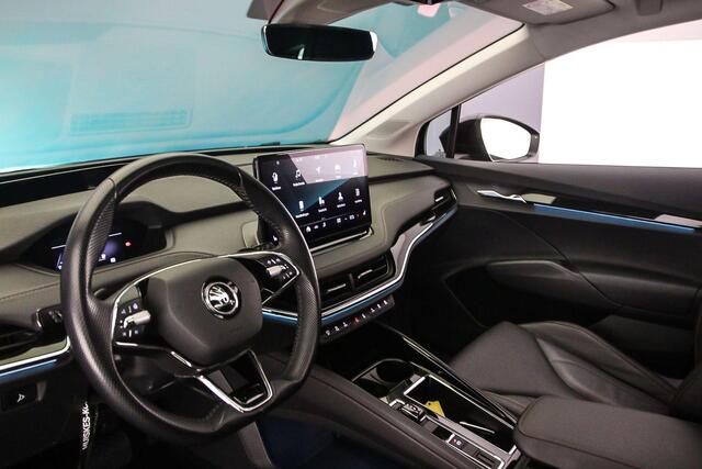 Skoda Enyaq iV 80 204pk Automaat Warmtepomp, Panoramadak, LED matrix koplampen, Adaptive cruise control, Achteruitrijcamera, Navigatie, 360 camera, Parkeersensoren