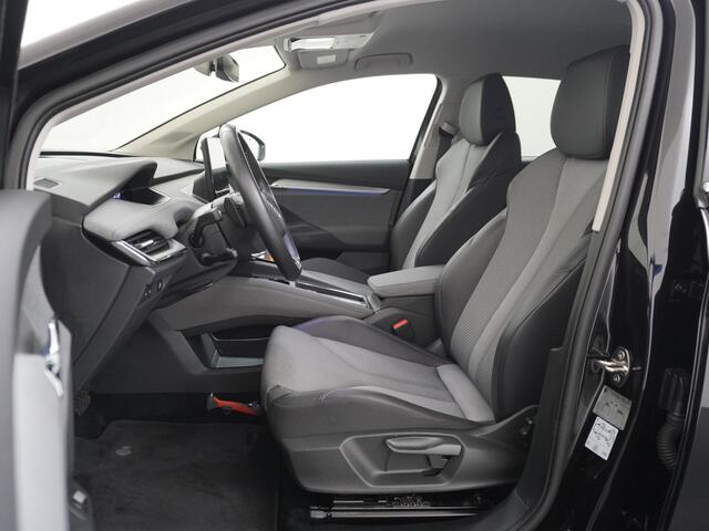 Skoda Enyaq iV 60 180pk Trekhaak Apple Carplay Android Adap.Cruise Camera Navi Led-Matrix Lmv 19" PDC- 3-zone-Ecc Stoel+Bank-Verwarmd Keyless Stuurverwarming Voorruitverwarming Privacy Glas Rijstrooksensor met correctie 1e Eigenaar Nieuwprijs ¤48.865,- Trekgewicht 1.000