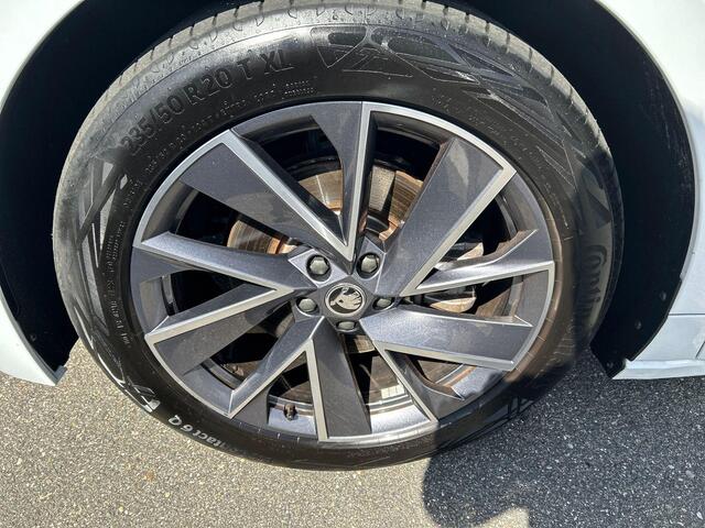 Skoda Enyaq iV 60 Sportline Automaat | Parkeersensoren | Camera | Navigatie | Clima | LED Koplampen