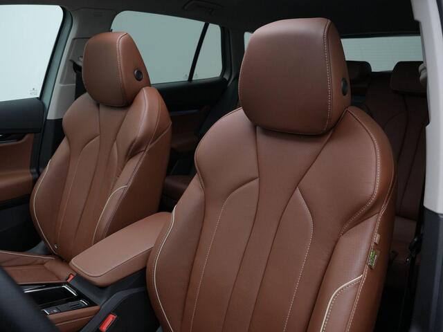 Skoda Enyaq iV 80 204 pk | Wamtepomp | Panoramadak | Trekhaak | Cognac leder | Geheugenstoel | Head-up display | Matrix LED | Stuur-/achterbankverwarming