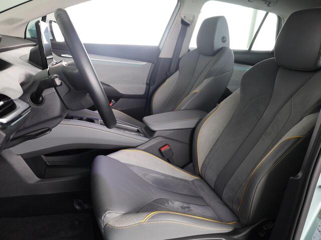 Skoda Enyaq iV 60 180 pk | Navigatie | Parkeersensoren | Achteruitrijcamera | LED koplampen | Lederen/stof bekleding |