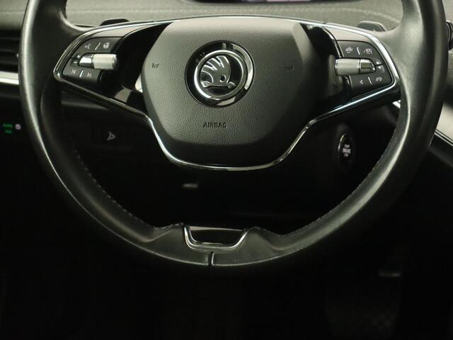 Skoda Enyaq iV 60 | Stoelverwarming | Trekhaak | Matrix LED | Carplay | Stuurverwarming | Navigatie | Half leder | Cruise control | Parkeerhulp