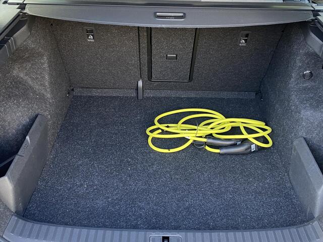 Skoda Enyaq iV 60 Private Edition VAN: 30.900,- VOOR 28.877,- UW HERFSTVOORDEEL: 2.023,- EURO | RIJKLAARPRIJS INCL. 12MND BOVAG | TOPSTAAT! | DEALER ONDERHOUDEN | 1e EIGENAAR