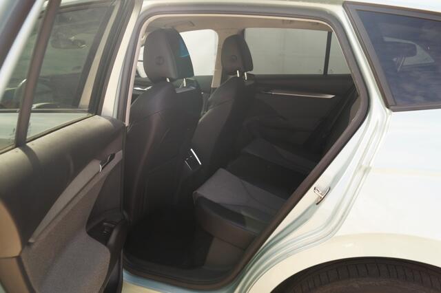 Skoda Enyaq iV 60 180pk 62kWh -PANO-LED-NAVI-ECC-PDC-ACC-