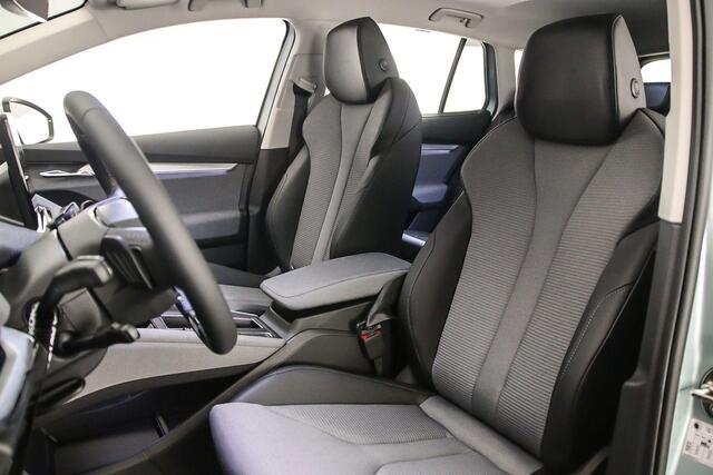 Skoda Enyaq iV 60 Business Edition Plus 180pk Automaat Panoramadak, Adaptive cruise control, Achteruitrijcamera, LED matrix koplampen, Stoelverwarming, Elektrische achterklep