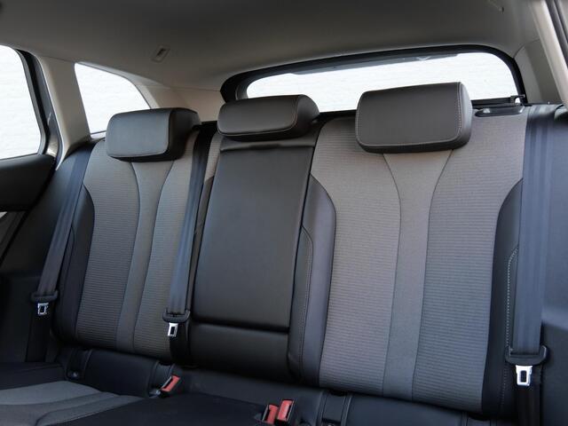 Skoda Enyaq iV 80/ S0H 92%/ CLIMATE PACK/ TREKHAAK/ PARKEERVERWARMING