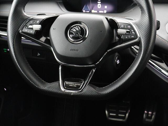 Skoda Enyaq iV 80 Founders Edition Silver | SOH 90% | Trekhaak | Matrix LED | Carplay | Camera | Stuurverwarming | Keyless | Navigatie