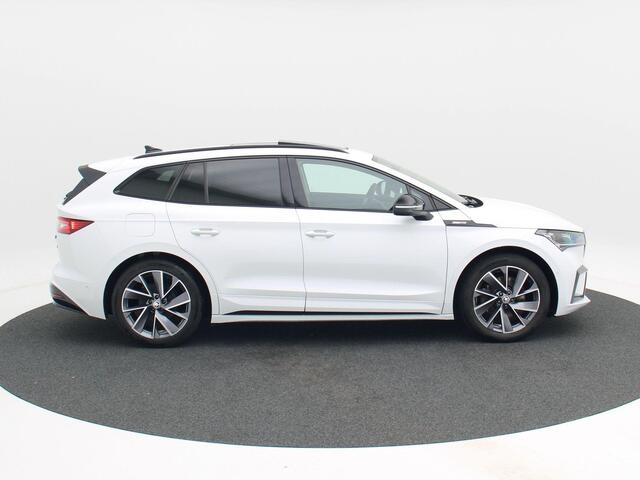 Skoda Enyaq iV 80 Sportline 204 Pk | Panorama dak | Adaptive cruise | Camera | Trekhaak | CarPlay | Stoel Verwarming | 20 Inch