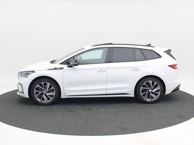 Skoda Enyaq iV 80 Sportline 204 Pk | Panorama dak | Adaptive cruise | Camera | Trekhaak | CarPlay | Stoel Verwarming | 20 Inch