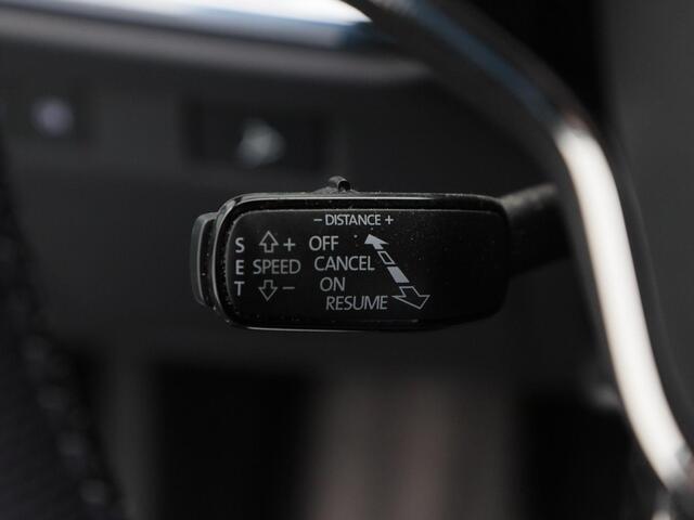 Skoda Enyaq iV 80 Sportline 204 Pk | Panorama dak | Adaptive cruise | Camera | Trekhaak | CarPlay | Stoel Verwarming | 20 Inch