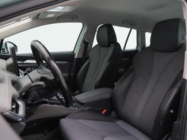 Skoda Enyaq iV 60 180 Pk Automaat | Stoel/Stuur verwarming | Camera | Full LED | Climatronic | CarPlay | Navigatie | 20 Inch