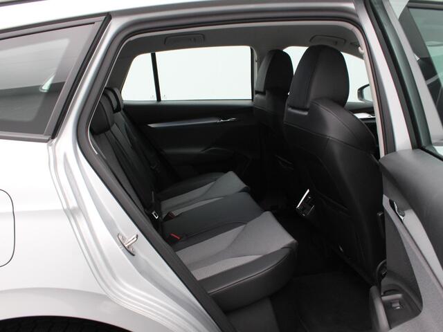 Skoda Enyaq iV 60 180 Pk | Stoelverwarming | Trekhaak | Navigatie | Cruise Control | CarPlay | Climatronic | Camera | 19 Inch | 74.277 Km !!