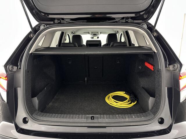 Skoda Enyaq iV 60 [ 3-Fase ] (INCL-BTW) *LEATHER-FABRIC | FULL-LED | DIGI-COCKPIT | CAMERA | KEYLESS | NAVI-FULLMAP | AMBIENT-LIGHT | ECC | HEATED-COMFORTSEATS | PRIVACY-GLASS | DAB+ | PDC | CRUISE | 19"ALU*