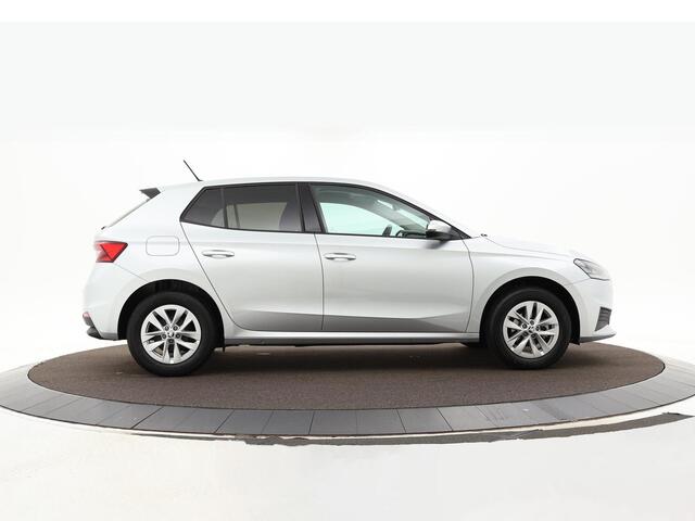 Skoda FABIA 1.0 Tsi 95pk Ambition · Apple/Android Car Play · P-Sensoren · Airco · Cruise Control · 15'' Inch · Garantie t/m 20-11-2027 of 100.000km