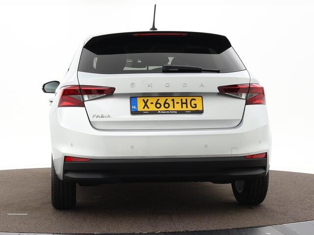 Skoda FABIA 1.0 Tsi 95pk Ambition · Apple/Android Car Play · P-Sensoren · Airco · Cruise Control · 15'' Inch · Garantie t/m 20-11-2027 of 100.000km