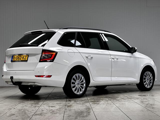 Skoda FABIA Combi 1.0 TSI Ambition /Trekhaak! /Apple + Android /DAB+! /Navi /Airco /Cruise /Elek. pakket /Bluetooth /Multi LEDER Stuur /Extra getint glas /PDC /LED Dagrijverl. /Mistlampen.