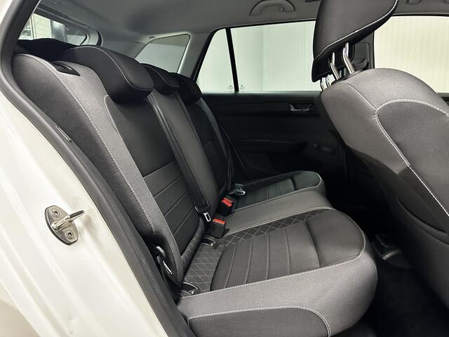 Skoda FABIA Combi 1.0 TSI Ambition /Trekhaak! /Apple + Android /DAB+! /Navi /Airco /Cruise /Elek. pakket /Bluetooth /Multi LEDER Stuur /Extra getint glas /PDC /LED Dagrijverl. /Mistlampen.