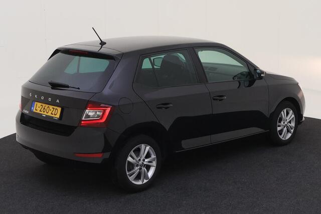 Skoda FABIA 1.0 TSI Ambition / PARK. SENSOREN/ GETINT GLAS/ 15" LMV