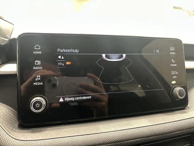 Skoda FABIA 1.0 TSI 115pk DSG Selection · Apple/Android Car Play · P-Sensoren · Airco · Getint Glas · 15'' Inch · Garantie t/m 21-10-2028 of 100.000km