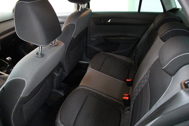 Skoda FABIA Combi 1.0 TSI Ambition Navigatie | Automatische Airco | Privacy Glas |