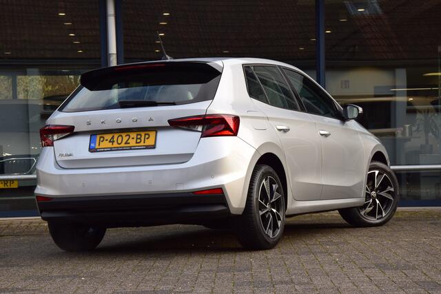 Skoda FABIA 1.0 TSI 96PK Ambition | Org. NL | BOVAG Garantie | 16'' Velgen | All Season Banden | Navigatie | LED Koplampen | PDC Achter | AppleCarplay/AndroidAuto | Airco | DAB |