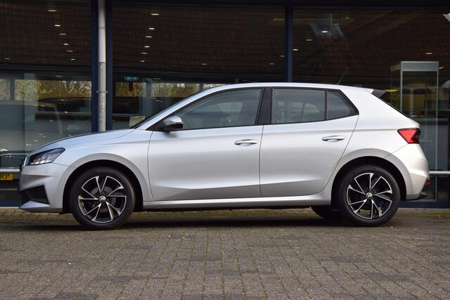 Skoda FABIA 1.0 TSI 96PK Ambition | Org. NL | BOVAG Garantie | 16'' Velgen | All Season Banden | Navigatie | LED Koplampen | PDC Achter | AppleCarplay/AndroidAuto | Airco | DAB |