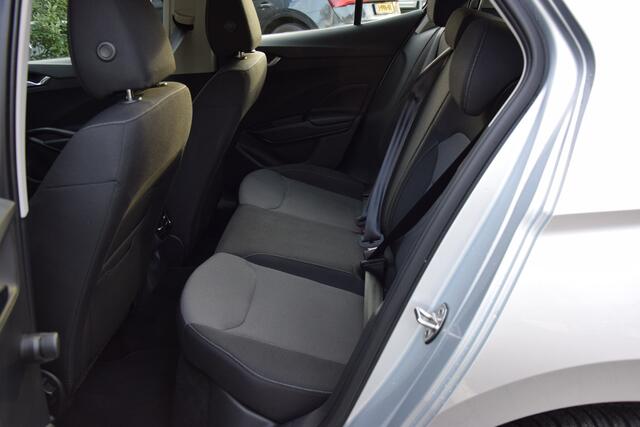 Skoda FABIA 1.0 TSI 96PK Ambition | Org. NL | BOVAG Garantie | 16'' Velgen | All Season Banden | Navigatie | LED Koplampen | PDC Achter | AppleCarplay/AndroidAuto | Airco | DAB |