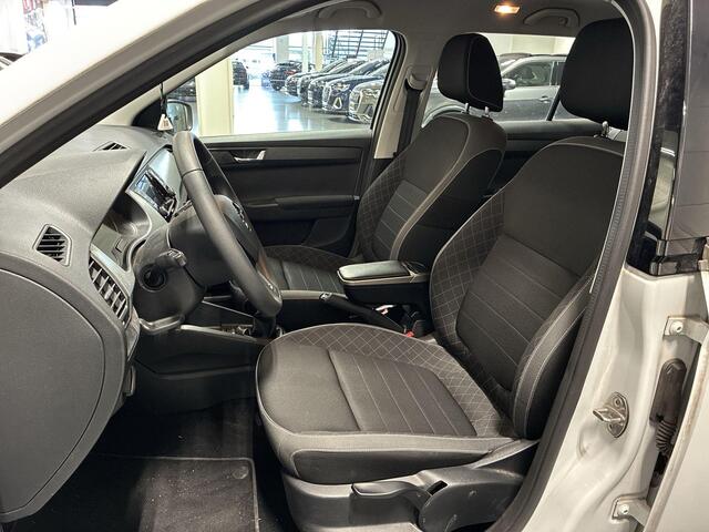 Skoda FABIA Combi 1.0 TSI 95pk Ambition · Stoelverwarming · Airco · Cruise Control · Trekhaak · Apple/Android Car Play · 15'' Inch ·