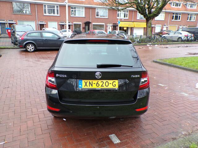 Skoda FABIA Combi 1.0 Business Edition PANORAMADAK CRUISECONT APPLECARPLAY....