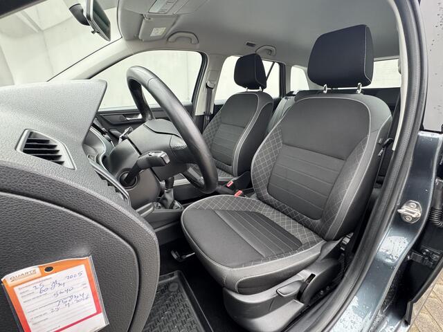 Skoda FABIA Combi 1.0 TSI Ambition / Lichtmetalen Velgen / Achteruitrijcamera met Parkeersensoren / Cruise Control / All Season banden / Trekhaak (1000 kg trekgewicht)/