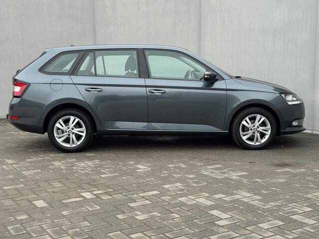 Skoda FABIA Combi 1.0 TSI Ambition / Lichtmetalen Velgen / Achteruitrijcamera met Parkeersensoren / Cruise Control / All Season banden / Trekhaak (1000 kg trekgewicht)/