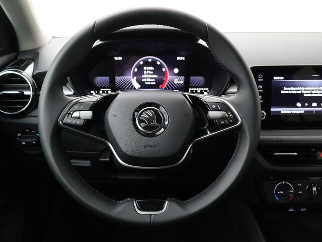 Skoda FABIA Selection 1.0 TSI 95 pk | 17" All-season | Apple CarPlay / Android Auto | Parkeersensoren | Cruise control | Getint glas |