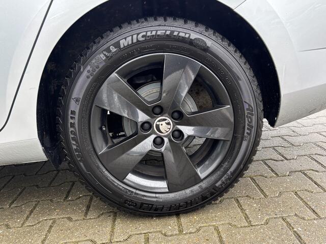 Skoda FABIA Combi 1.0 TSI Business Edition Stoelverwarming, Trekhaak & App-Connect