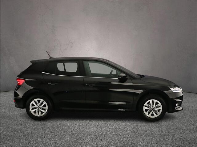 Skoda FABIA Business Edition 1.0 TSI 95pk Achteruitrijcamera, Parkeersensoren, Cruise control, App connect, LED koplampen, Airco, DAB, Radio, Bluetooth