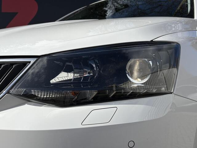 Skoda FABIA Combi 1.0 Style Business - Navigatie - Climate Controle - Trekhaak - Parkeersens V+A