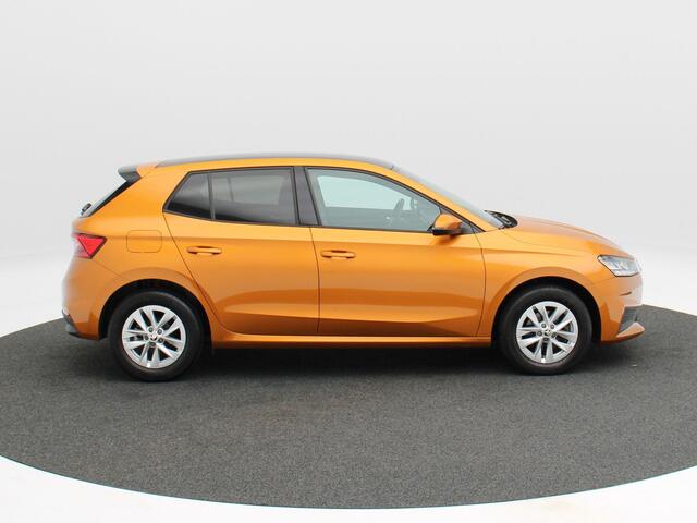 Skoda FABIA 1.0 TSi 110 Pk Automaat | Panorama dak | Parkeersensoren | Cruise Control | Stuur/Stoel Verwarming | CarPlay | 15 Inch | 65.474 Km !!